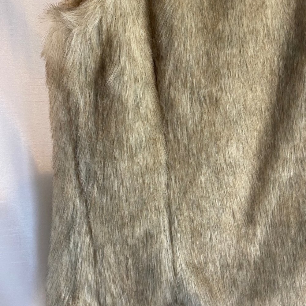 Dynamite Rabbit Faux Fur Vest Ladies XS Beige/Dark Beige - Picture 10 of 12